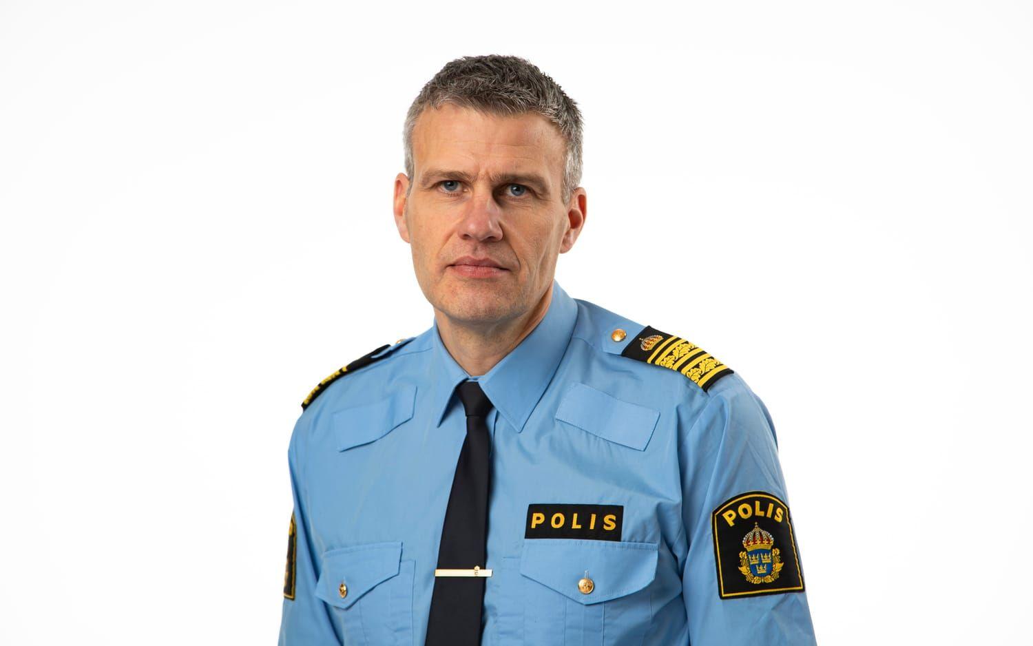 Peter Sörstedt, kommenderingschef för insatsen hos polisen tackar alla frivilliga.