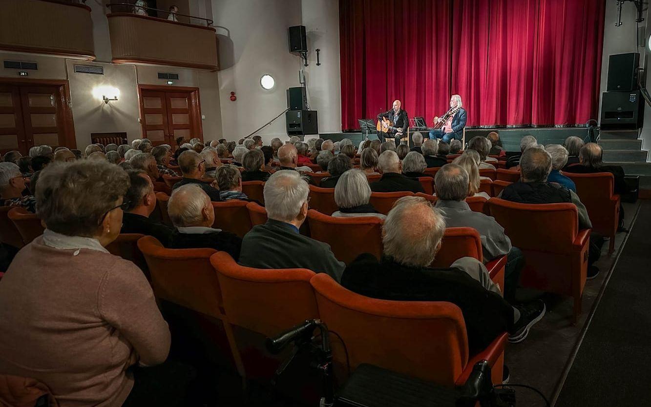 Fullsatt på Kinna teater.