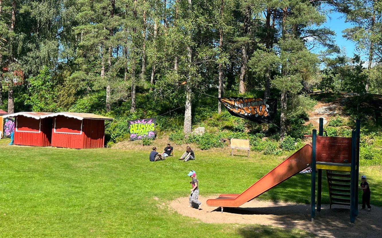 Även barn är välkomna på punkfestivalen, för att främja intresset hos de yngre. 