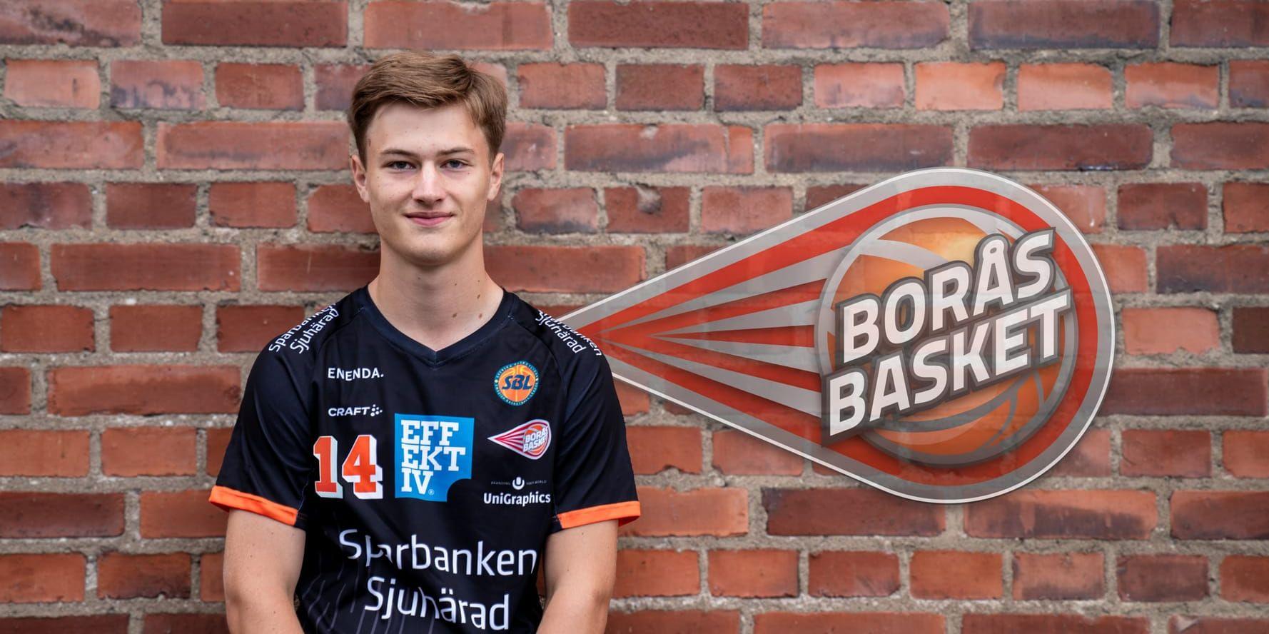 Filip Larsson har skrivit seniorkontrakt med Borås Basket.