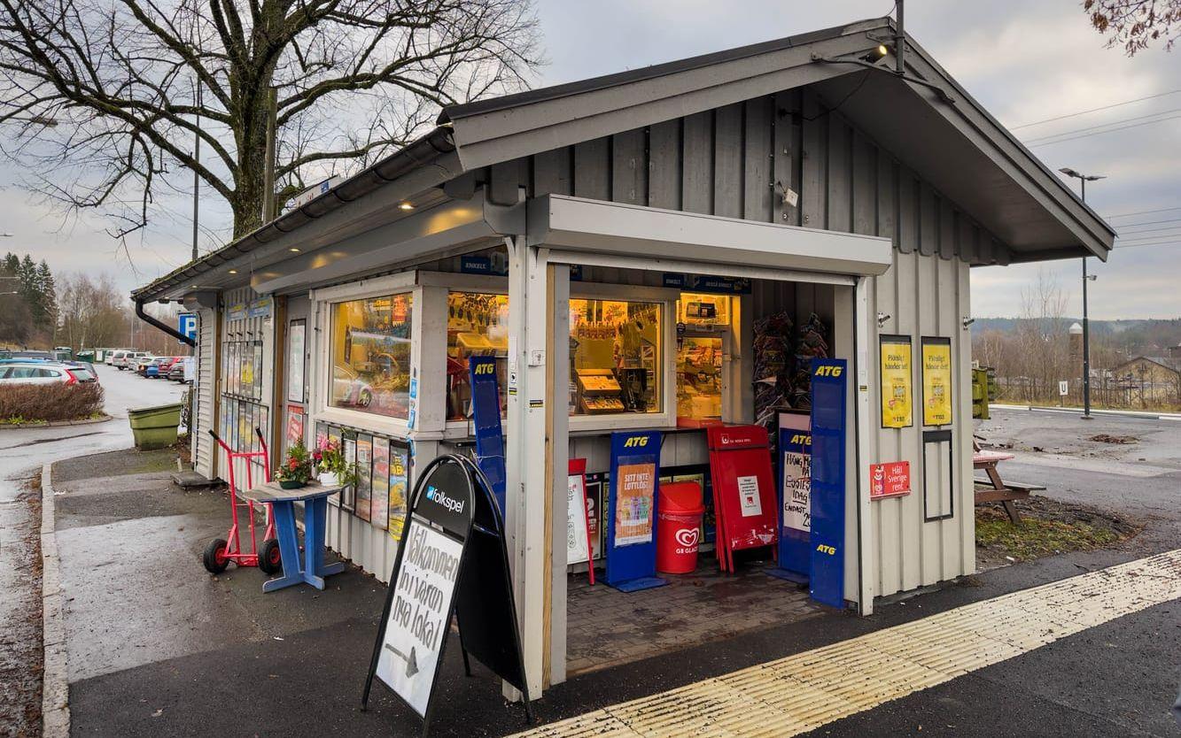 Här öppnade Jarl Gustafsson kiosk 1972. Han och systrarna Karin Bergström och Agneta Ekholm har drivit det i 50 år.